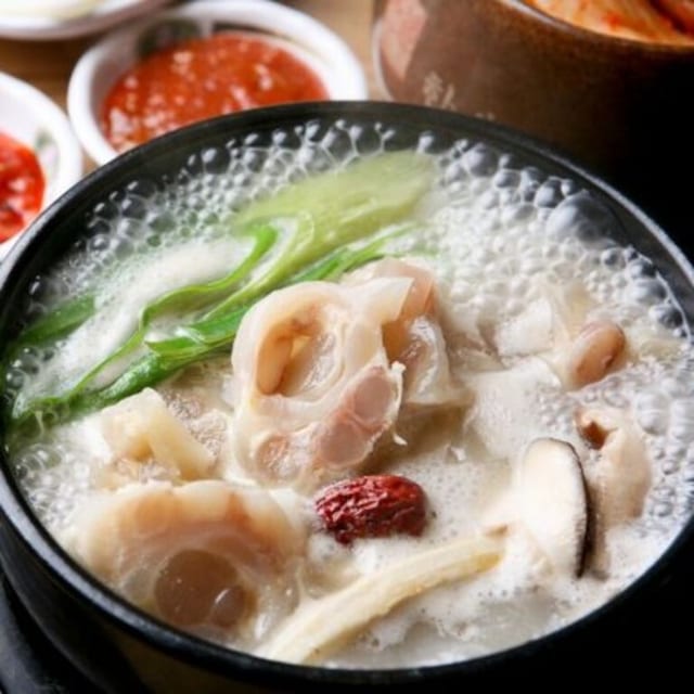 Do Ga Ni Tang (도가니탕).