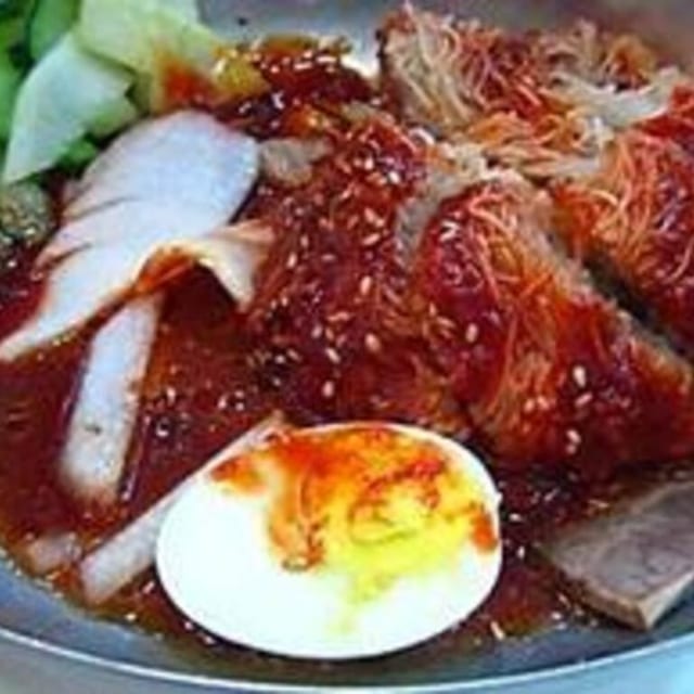 Bibim Naeng Myeon (비빔냉면).