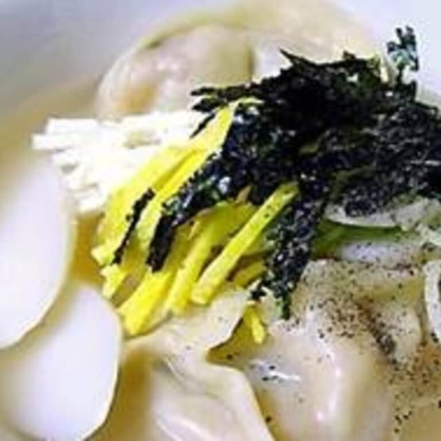 Ddeok Man Du Guk (떡만두국).