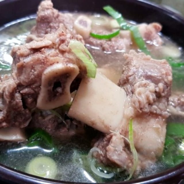 Gal Bi Tang (갈비탕).